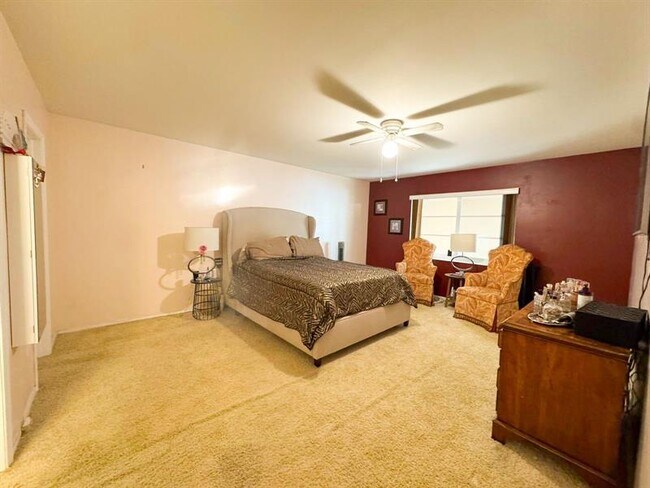 Foto del edificio - 124 NE 19th Ct