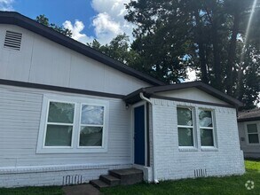 Building Photo - 744 Vicki Dr