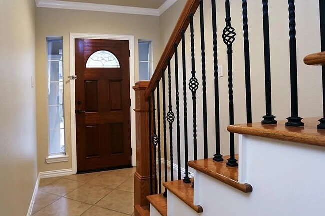 Building Photo - 5615 Winsome Ln