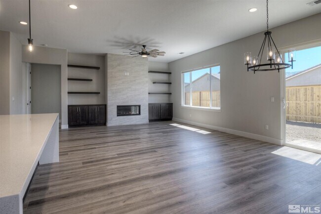 Building Photo - 262 Commodore Dr