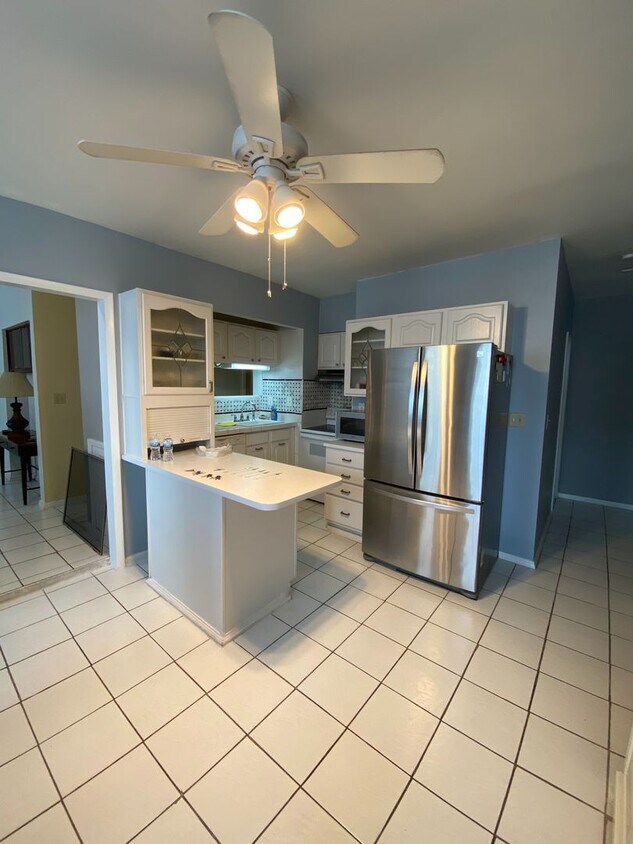 Foto principal - 5 Bed/3 Bath UC Rental Located on McMillan...