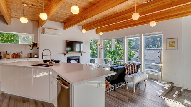 Foto del edificio - 6824 N Catlin Ave