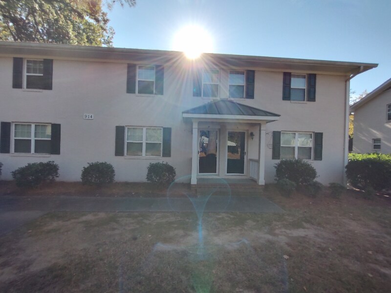 Primary Photo - 914 Athens Dr