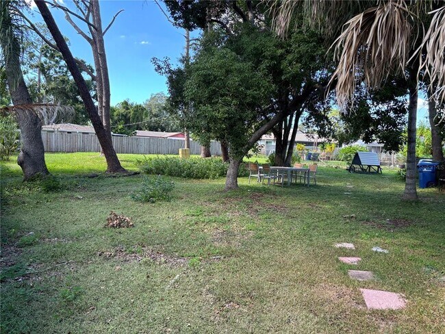 Foto del edificio - 2866 E Rainbow Cir