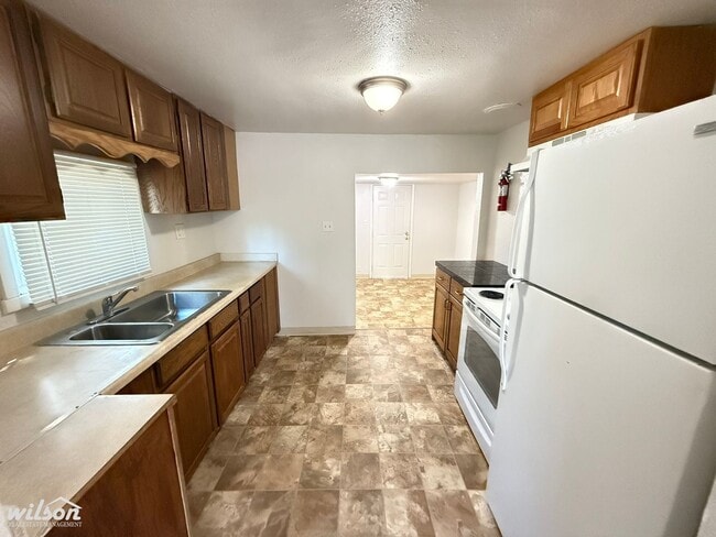 Building Photo - Bright and Cozy 3-Bedroom House in Yakima