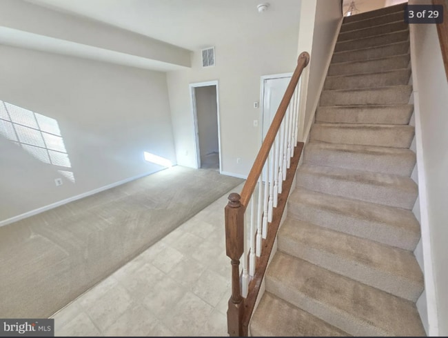 Building Photo - 3 Bedroom Beauty