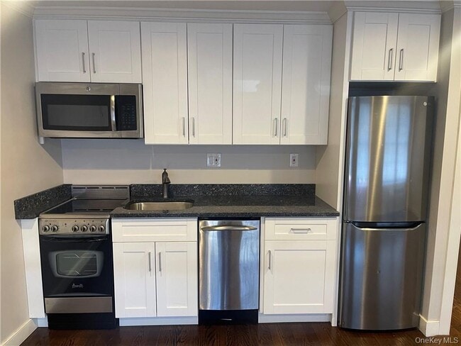 Building Photo - 17 Cedar St