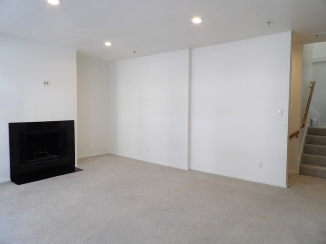 Building Photo - 3906 Buena Vista St