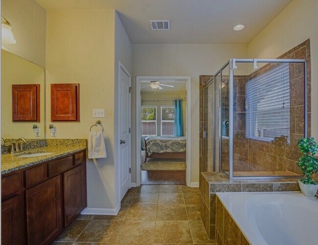 Foto del edificio - 116 Copper Lake Ln