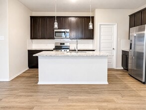 Building Photo - 40621 Guillemont Ln