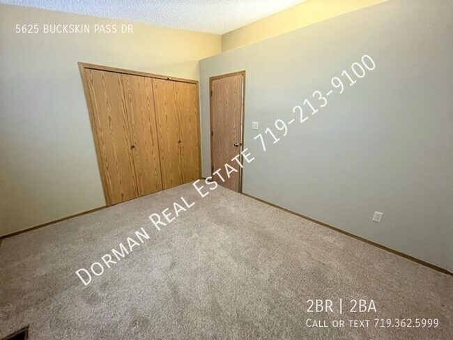 Foto del edificio - Townhome with Garage