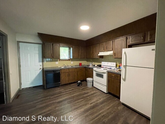 Building Photo - 2 br, 1 bath House - 2552-B S South Place