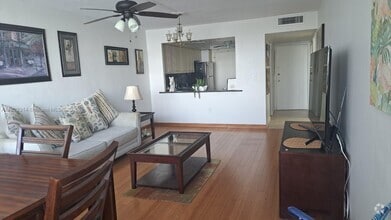 Building Photo - 1301 NE Miami Gardens Dr