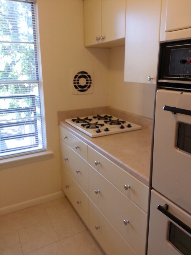 10 McKinley Ave Unit 14, Dumont, NJ 07628 10 McKinley Ave Dumont, NJ Apartments for Rent in