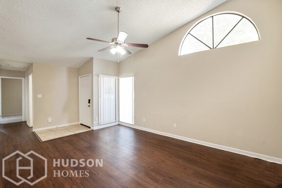 Foto del edificio - NOW AVAILABLE! - 717 Golden Sunshine Cir, ...