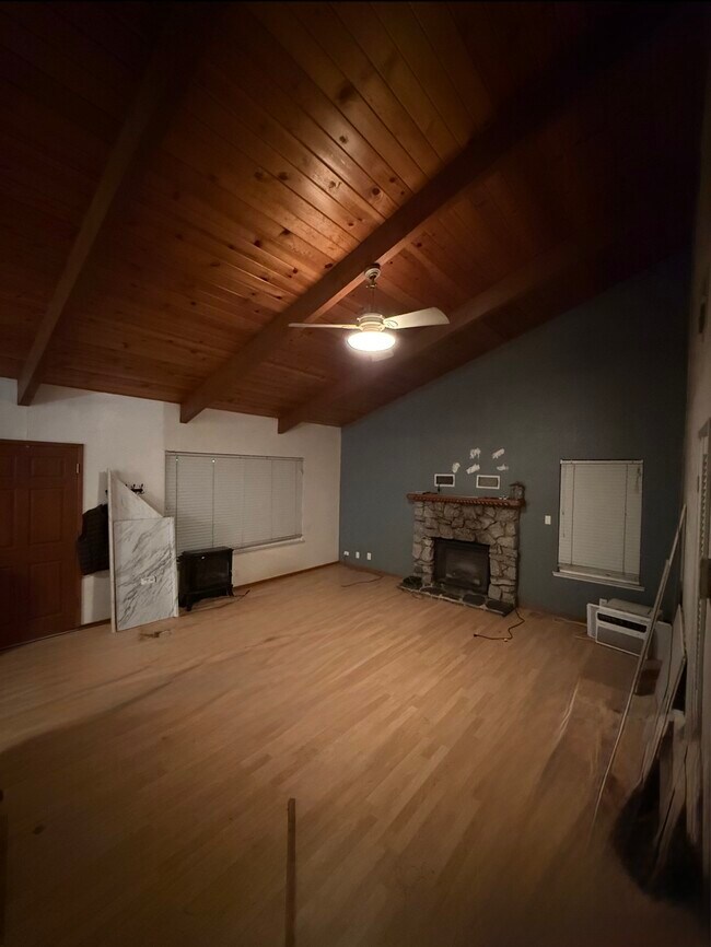 Foto del edificio - 49790 Canoga Dr