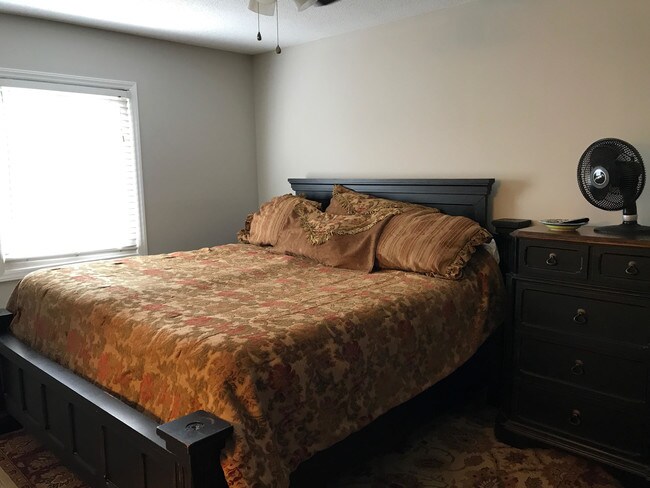 Building Photo - 561 Brookside Ct