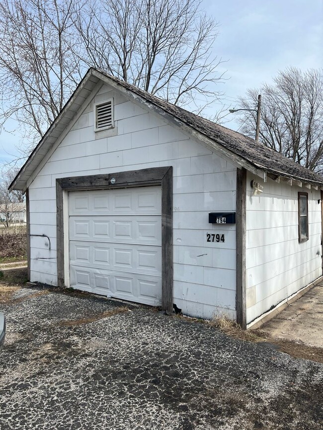 Building Photo - 2 bedroom, 1.5 bath home in Brookline
