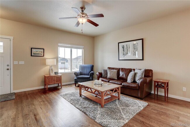 Foto del edificio - Beautiful 3 Bedroom 3 Bath Home Available ...
