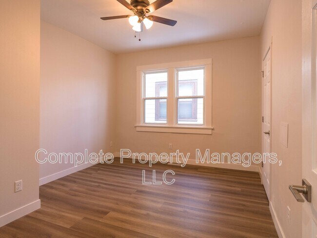 Foto del edificio - 821 Jefferson Ave