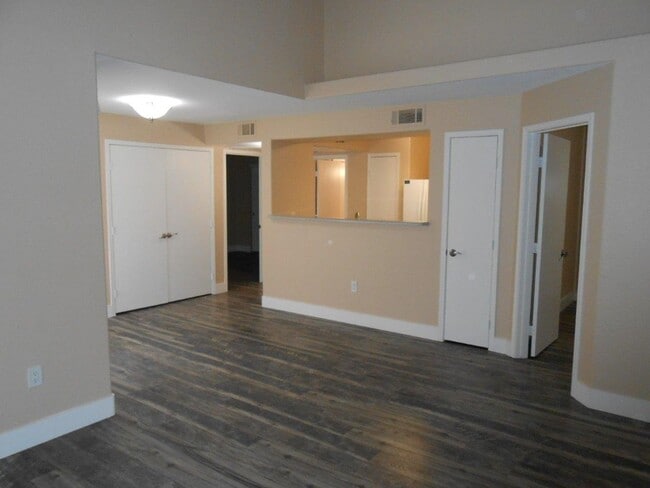 Foto del edificio - 2nd Floor 2 Bedroom Condo in Gated Community