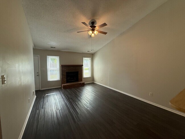 Building Photo - Two bedroom one bath duplex