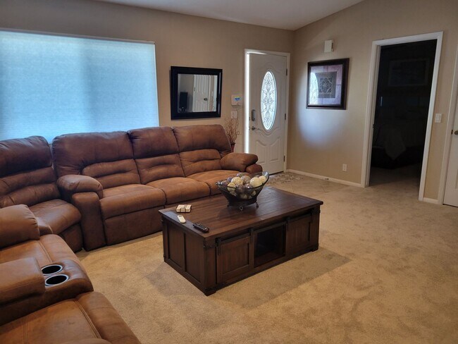 Foto del edificio - Fully Furnished Summer Rental