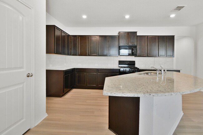 Foto del edificio - Single Story 4 Bedroom Home In Bulverde