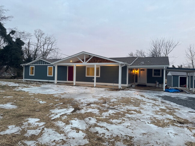 Building Photo - 330 Fountainhead Rd