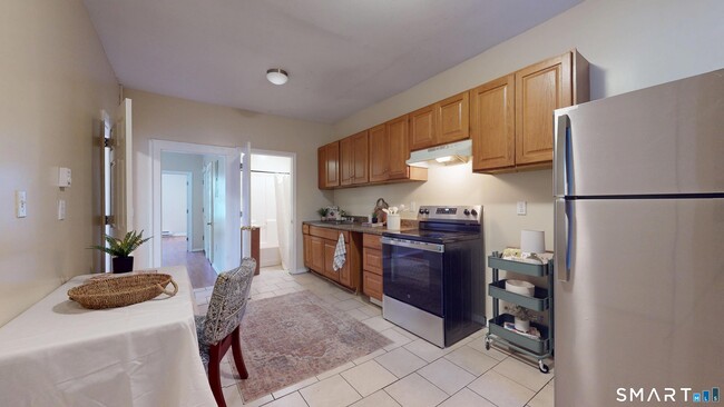 Building Photo - 24 Madison St