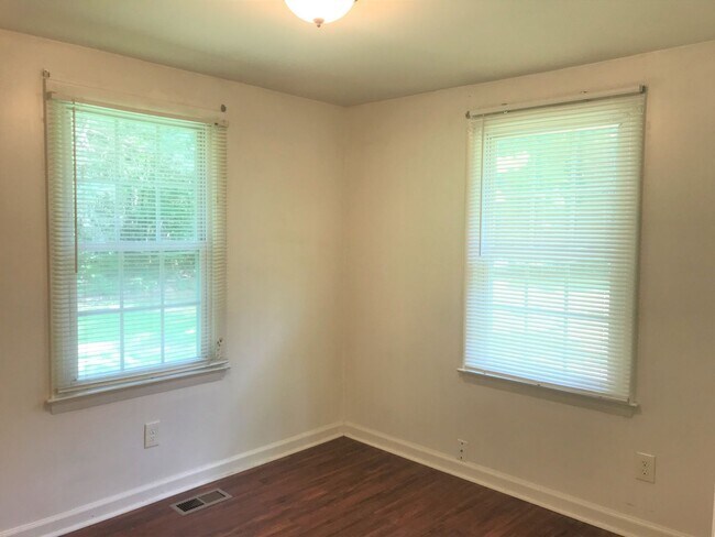 Foto del edificio - Quiet & Peaceful Rancher For Rent!