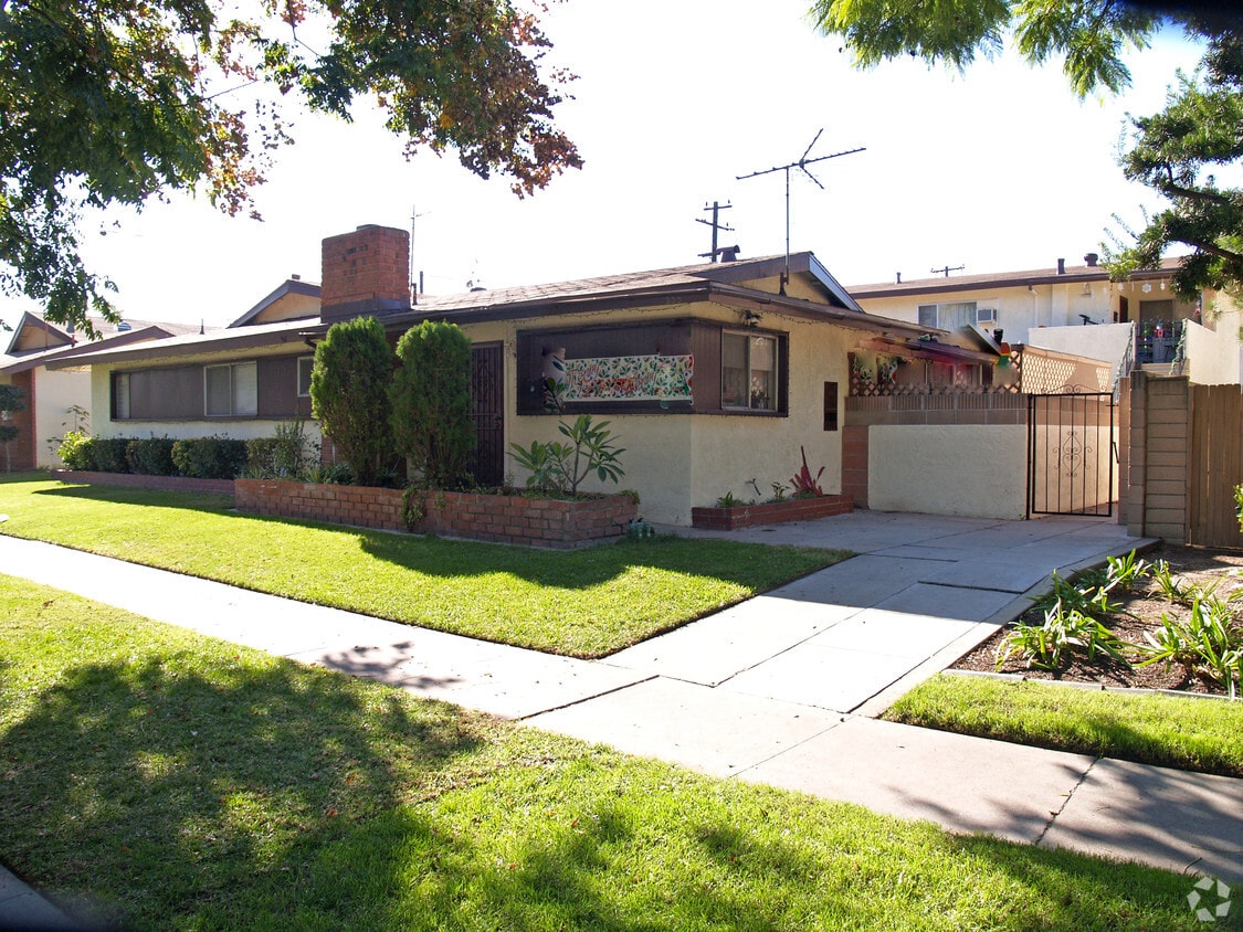 Building Photo - 235 S Canoga Pl