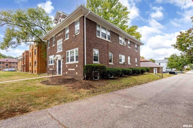 Foto del edificio - 318 W Columbia Ave