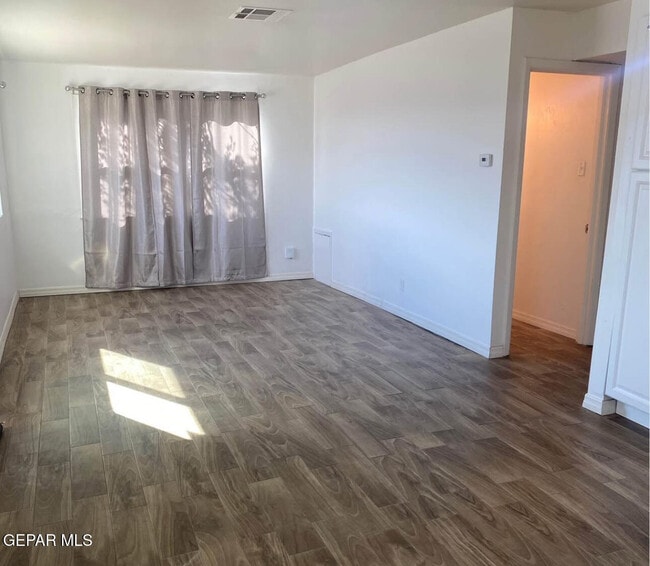 Foto del edificio - 1929 Detroit Ave