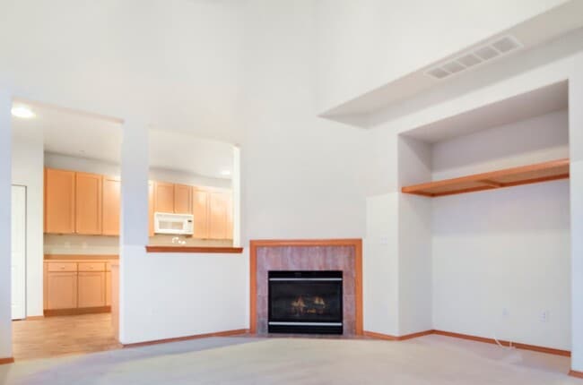 Building Photo - Inviting 3-Bedroom Home with Open Den in R...