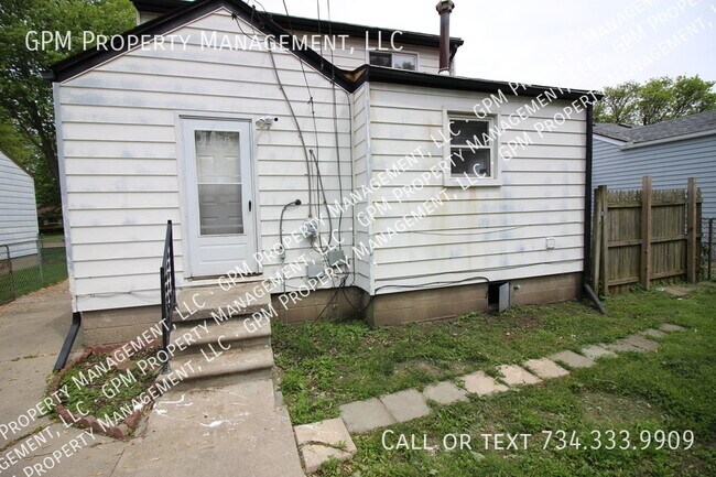 Building Photo - Wayne Home Ready for You!