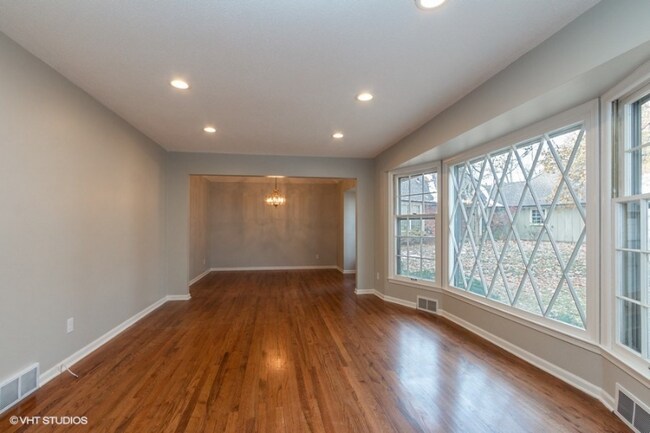 Building Photo - 12507 Valley Brook Dr