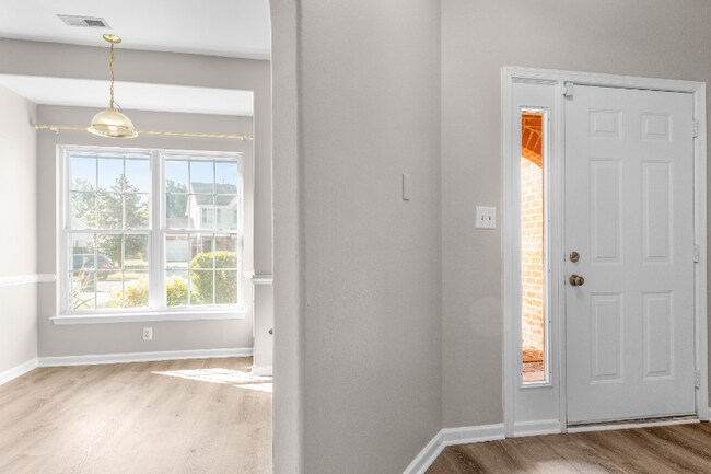 Building Photo - 2572 Hartley St