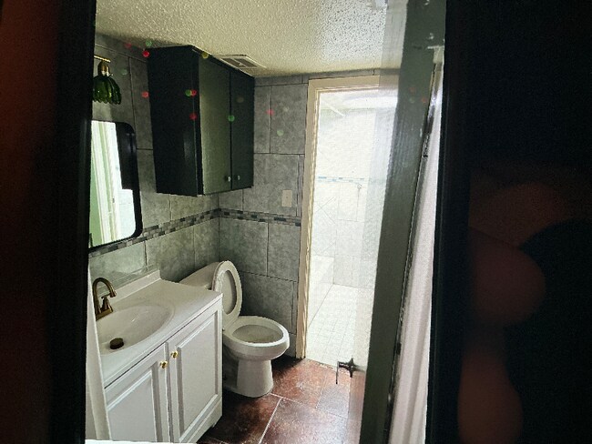 Foto del edificio - 115 W Koenig Ln