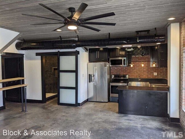 Foto del edificio - 1 br, 1 bath House - 1000- B Calvin St