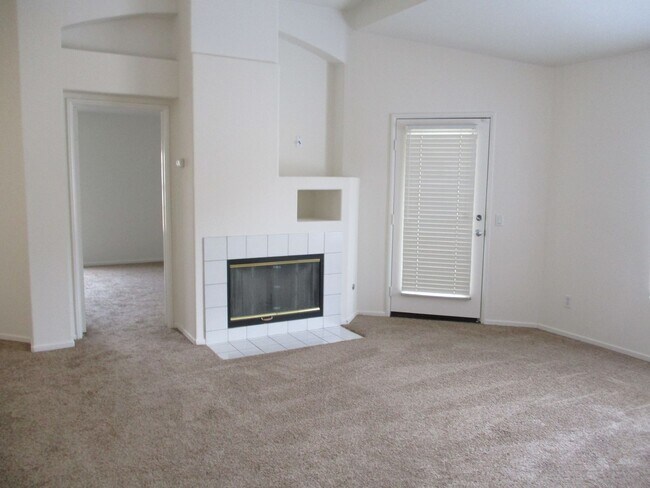 Foto del edificio - Very nice 2 bedroom 2 bath town home in Chula Vista.