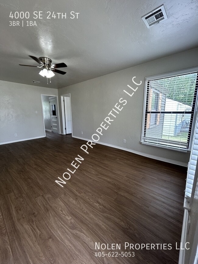 Foto del edificio - 4000 SE 24th St