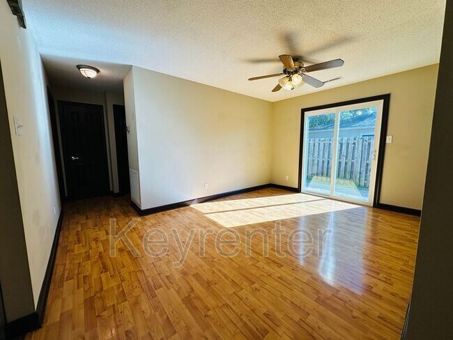Building Photo - 7650 Chatham Cir NW