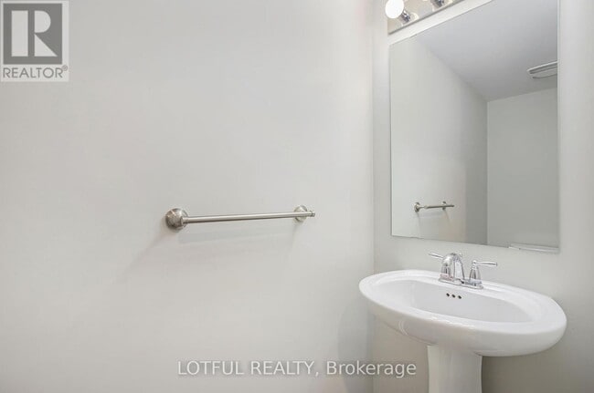 Building Photo - 125 Grenadine St