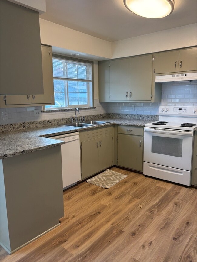 Building Photo - 749 1st St