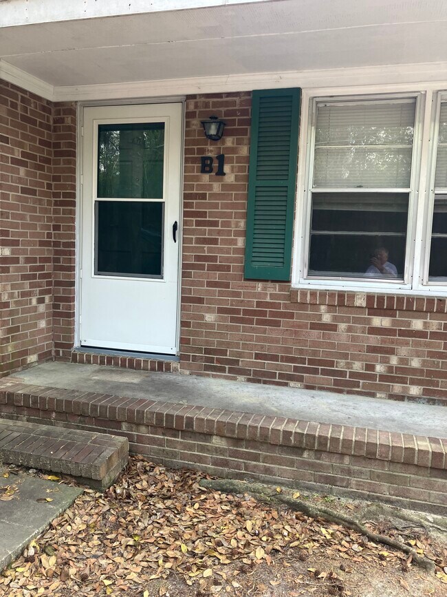 Warrick Circle - 2705 Caudill Ave