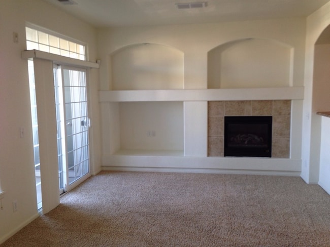 Building Photo - 2bed/2bath Townhome in Black Feather Castle Rock