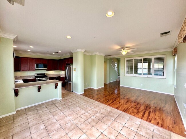 Building Photo - Beautiful 3B/2.5BA House in Vista