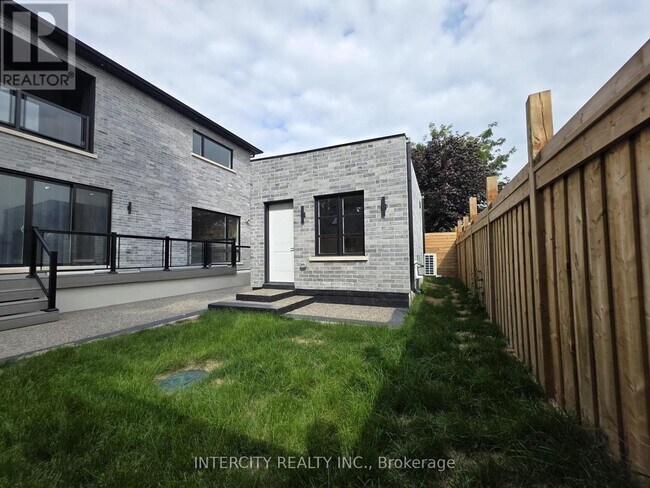 Photo du bâtiment - 247 Alderbrae Ave