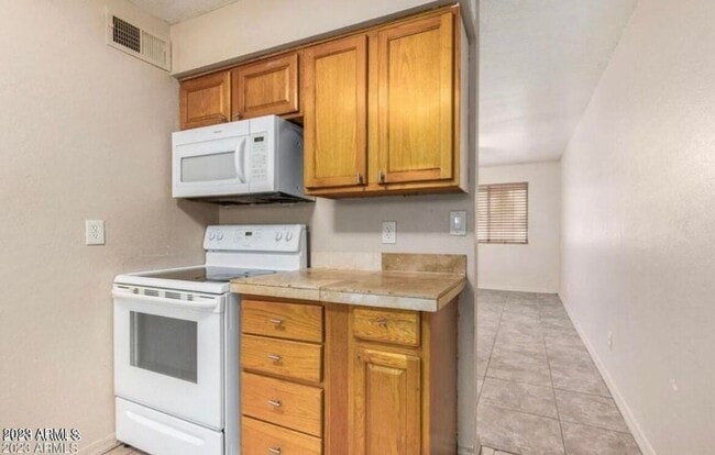 Building Photo - Nice 3 bedroom 2 bath!